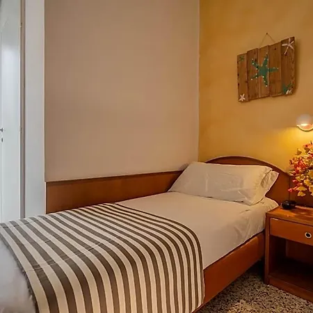 Mia Hotel 3*